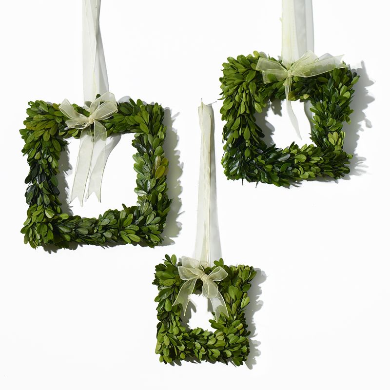 10076AM mini Boxwood Wreath Medium